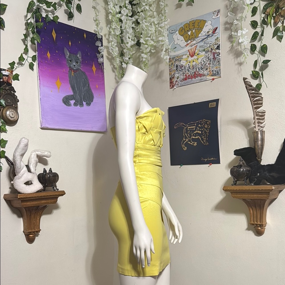 Elegant Yellow Strapless Dress - Picture 2 of 3